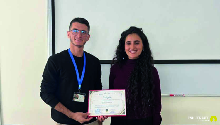 FONDATION TANGER MED: LA FONDATION TANGER MED  MOBILISÉE POUR LA PROMOTION DE  LA CULTURE NUMÉRIQUE AU SEIN  DE LA PROVINCE FAHS ANJRA