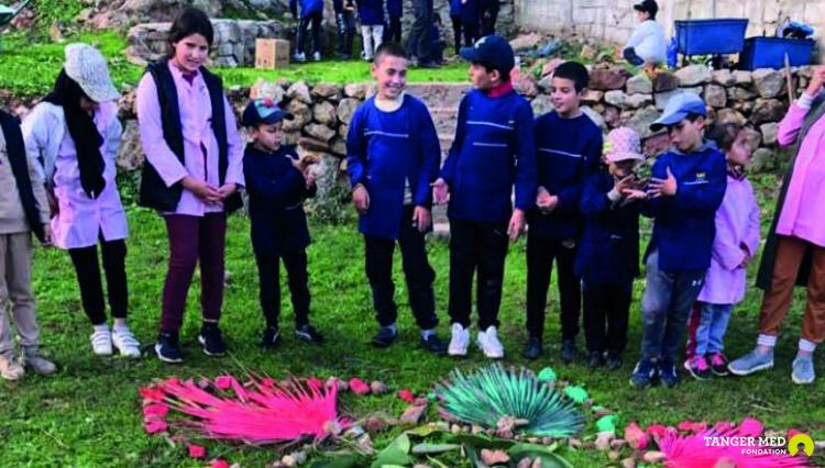 FONDATION TANGER MED: LES ÉCOLIERS DE L’ÉCOLE PRIMAIRE DU DOUAR BOUJMIL DÉCOUVRENT LE LAND ART